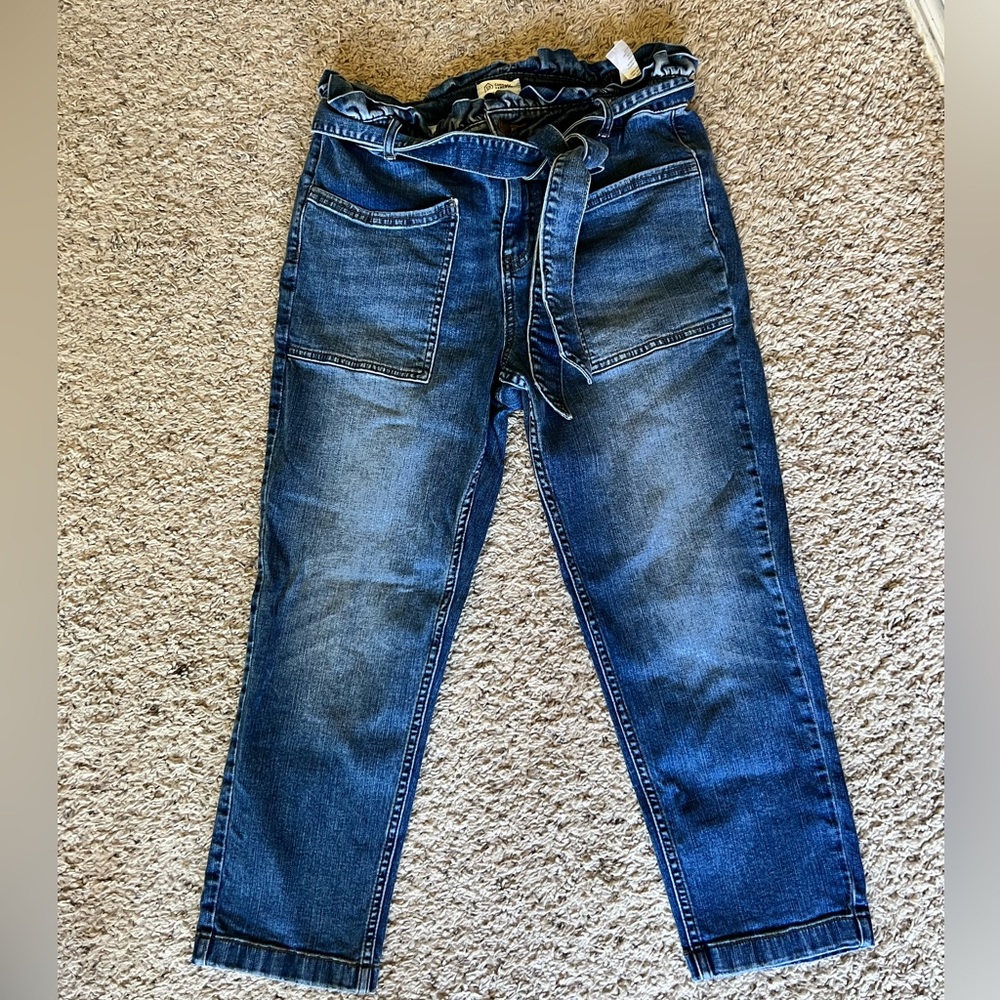 Candace Cameron Bure jeans with belt
